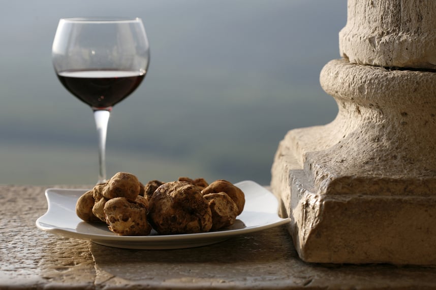 Vino e Tartufo: come scegliere il vino più adatto Vino e Tartufo: come scegliere il vino più adatto